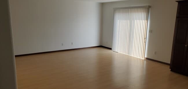 Photo - 3306 8th St W