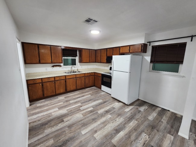 Photo - 5900 S Sunset Ave