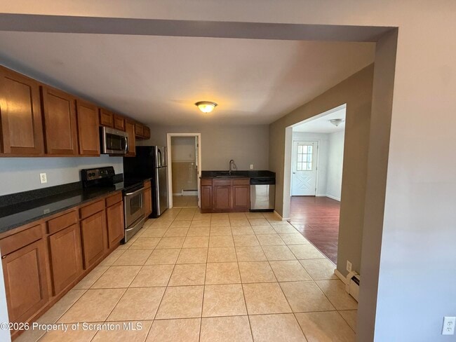Photo - 831-831 Albert St