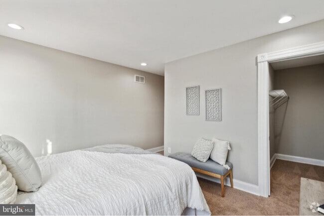 Building Photo - 2215 E Biddle St Rental