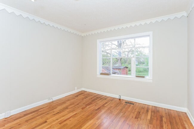 Photo - 1121 Lake Ave