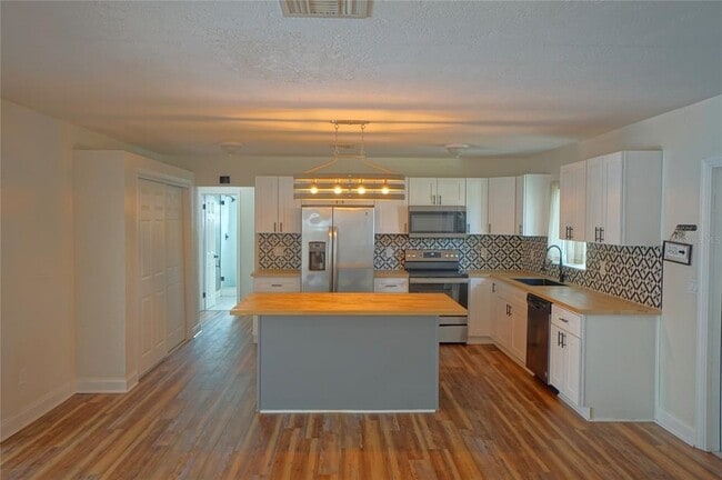 Photo - 7325 10th St N