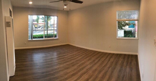 Building Photo - Must See Spacious Studio Apartment Unit 1491-C