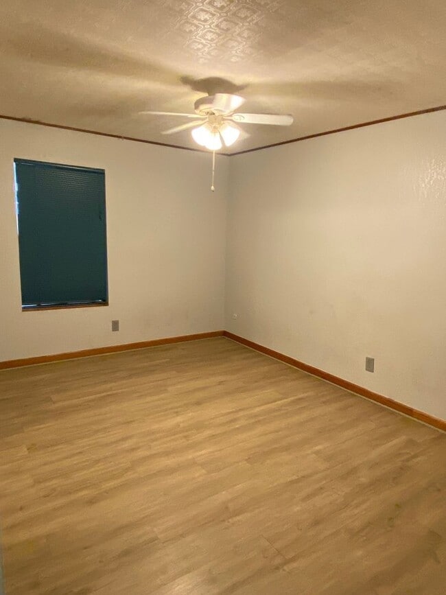 Photo - 1857 Crestwood Cir