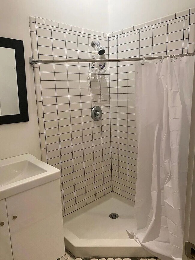 Photo - 211 W 38th St Unit 211 W 38th A (Lower)