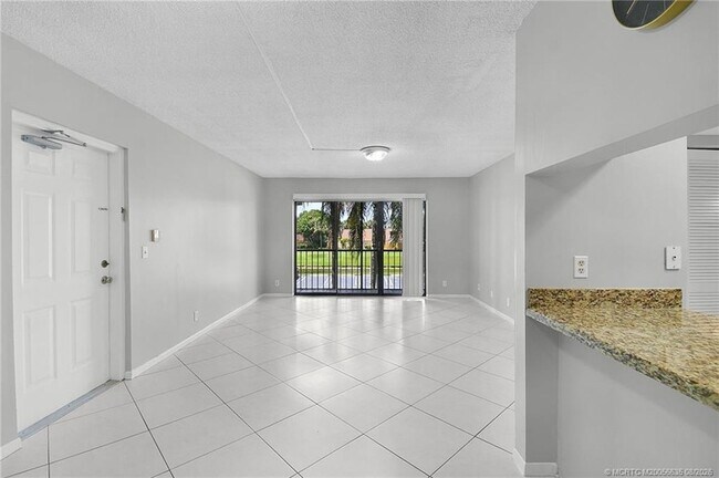 1008 Green Pine Blvd Unit 0012