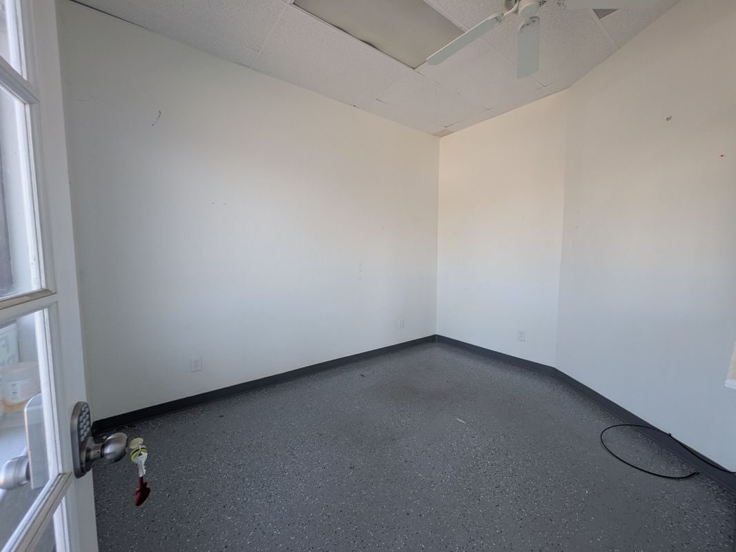 Photo - 809 N Ware Rd