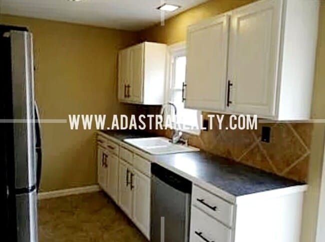 Photo - 3305 E 107th Terrace