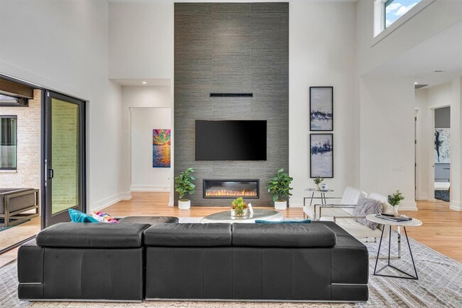 Photo - 7533 Royal Pl