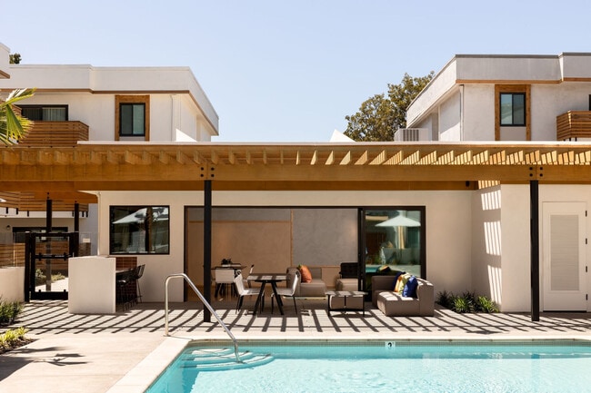 Building Photo - Oak & Umber Rental