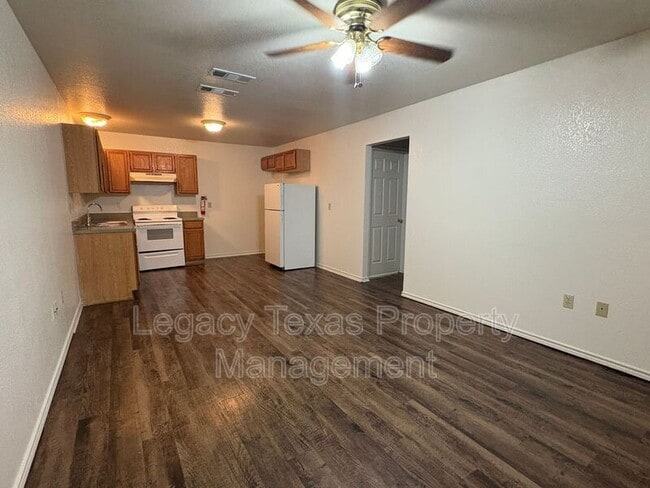 Photo - 1112 Williams Ave Unit Apt D