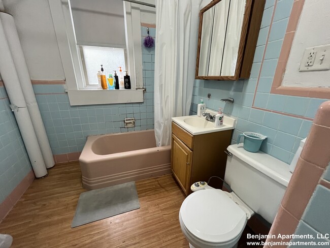 Photo - 1583 Beacon St