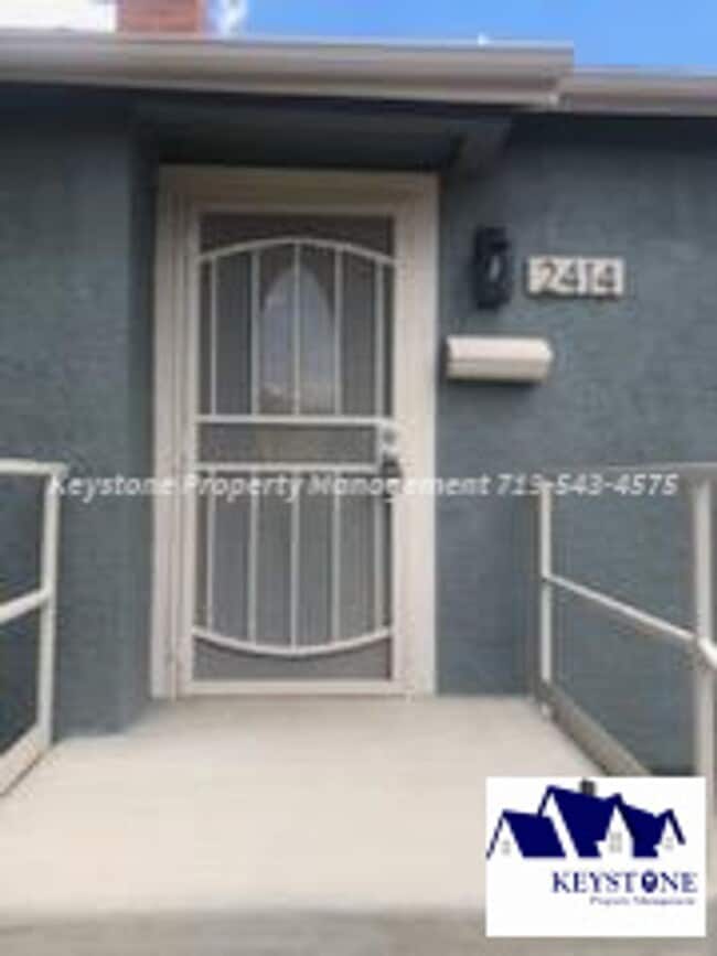 Photo - Pet Friendly North Side Home 2 Bedroom/1 Bathroom/1 Car Garage $1350/$1350