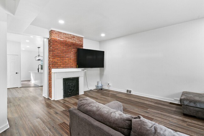 Photo - Furnished 4 bed, 2 bath home in Mt. Washington available now!
