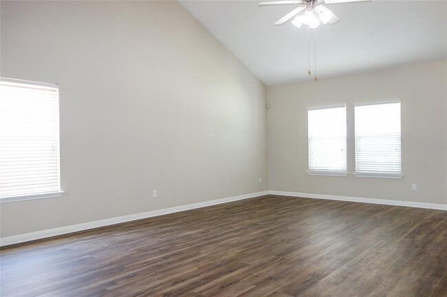 Photo - 108 Lavaca Loop