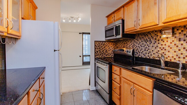Photo - 6166 N Sheridan Rd Townhome