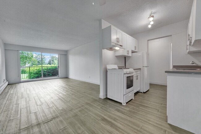 Photo - Grosvenor Square Apartments