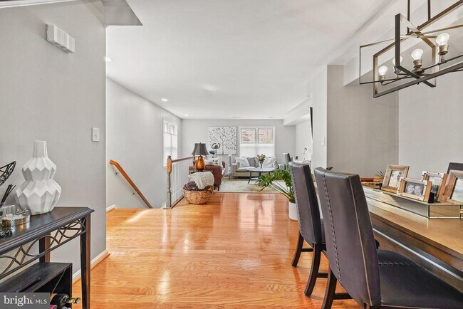 Photo - 1475 A St NE