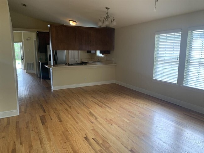 Photo - 1445 Crescent Hills Dr