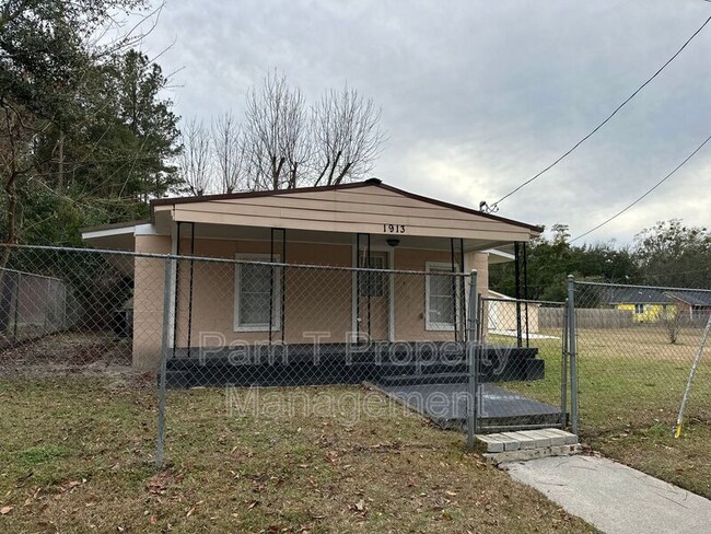 Photo - 1913 Cowan Ave House
