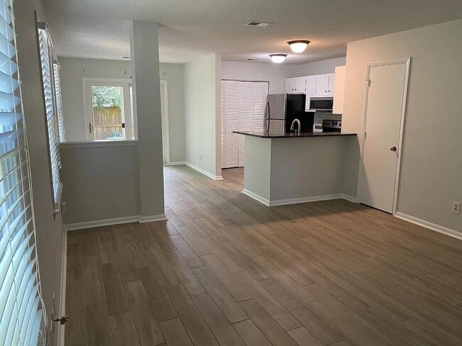 Photo - 1223 Meadow Park Ln