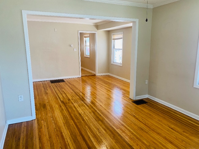 Photo - 2632 E 9th St