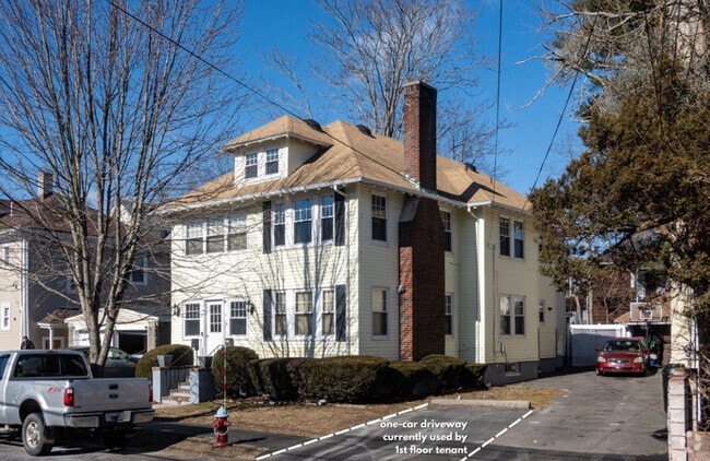 Building Photo - 8 Belvoir Rd Unit 8 Belvoir Rd. Rental