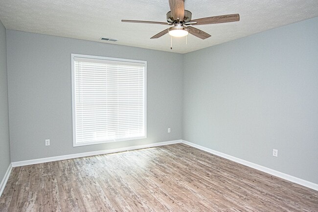 Photo - 506 Eagle Pointe Dr