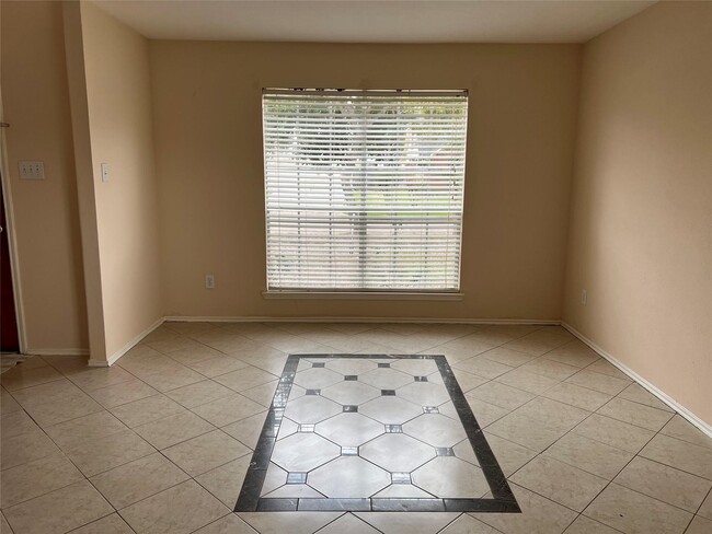 Photo - 2211 Ruffian Ln