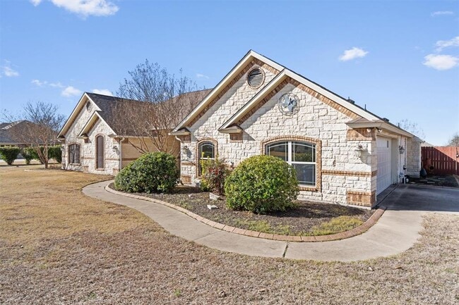 Photo - 209 Sarahs Ln