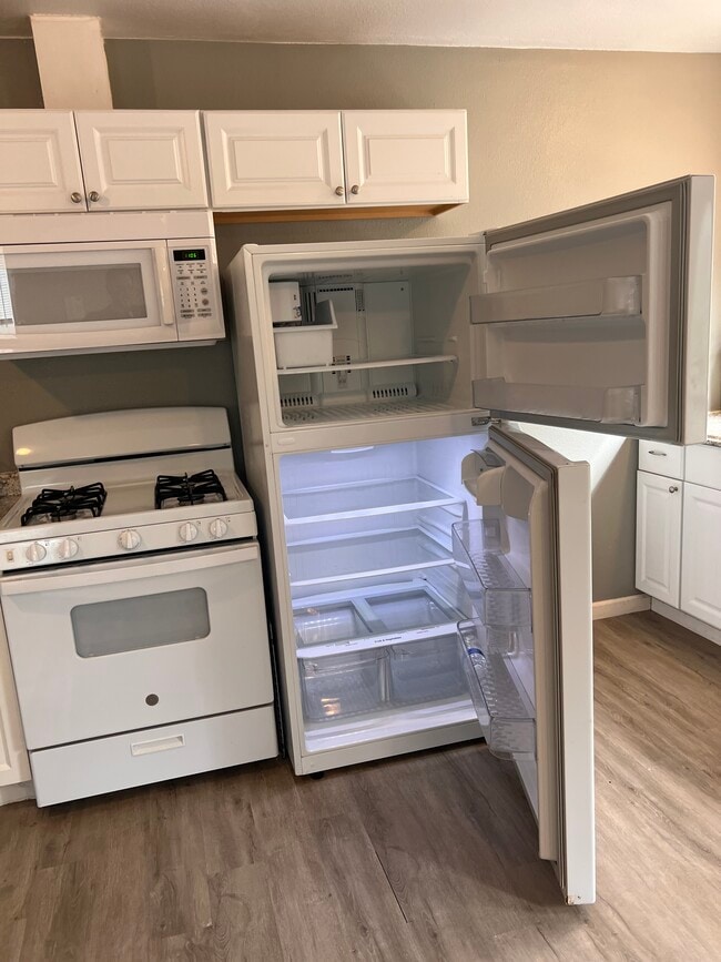 Refrigerator with ice maker - 20574 Sunset Ln