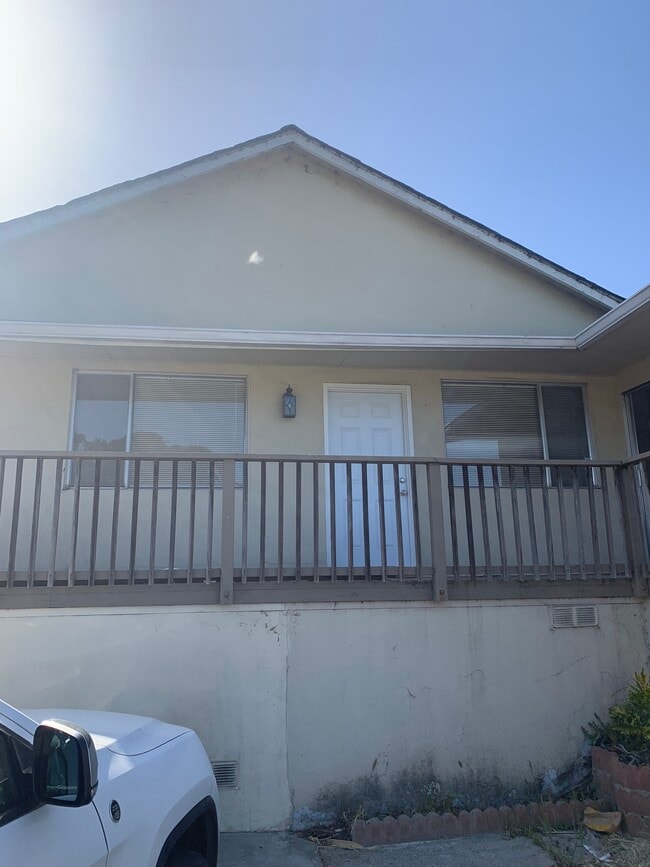 Building Photo - 526 Camino El Estero Rental