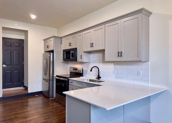 Photo - 709 N Duke St Unit 5