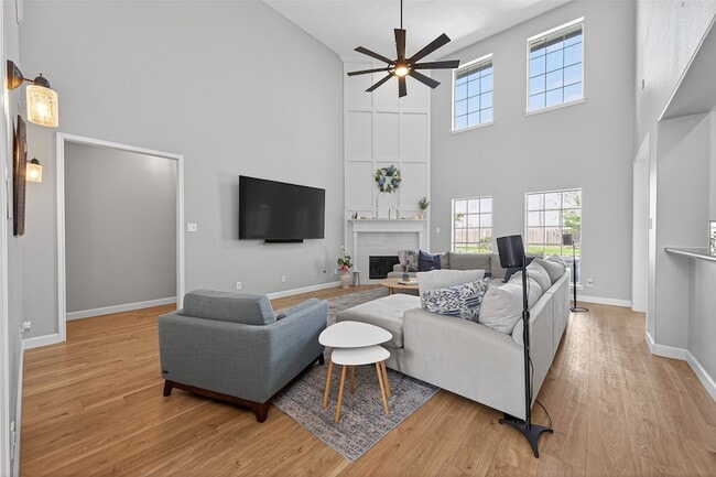 Photo - 3329 Oak Dale Way