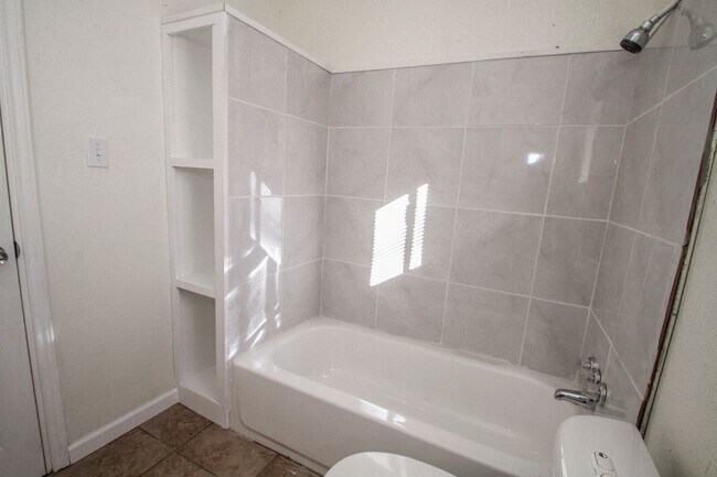 Photo - 924 St James St Unit 1