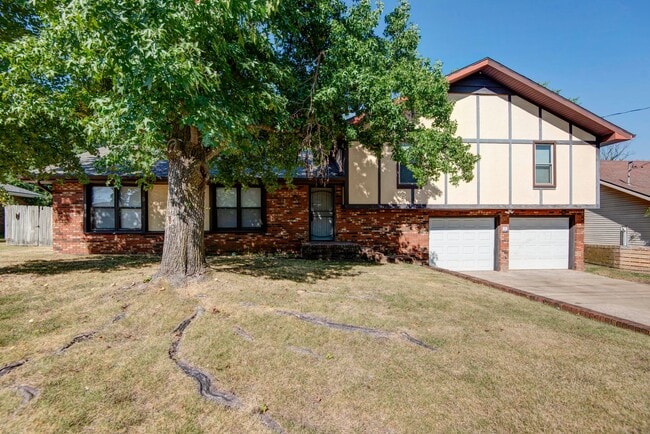 Photo - 3839 N Stewart Ave