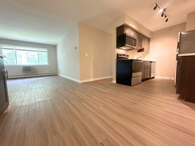 Cedar Plaza Apartments & Townhomes