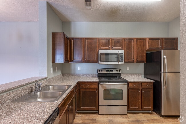 3BR, 2BA - 1,350SF