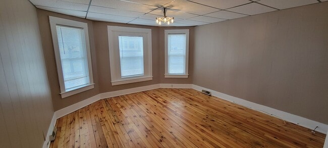Building Photo - 325 N 3rd Ave Unit Lower