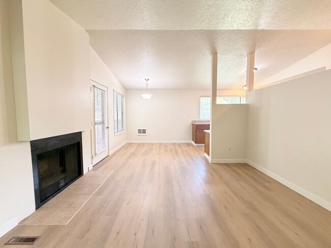 Photo - $500 Move-In Special! Nicely Updated Lake Oswego 2 Bedroom Condo, Seasonal Pool, Most Utilities I...