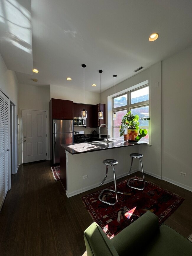 Photo - 1342 N Claremont Ave