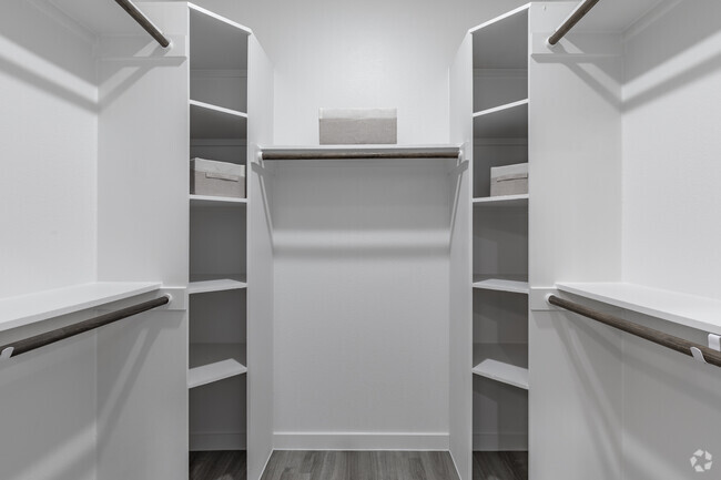 1BR, 1BA - 710 SF