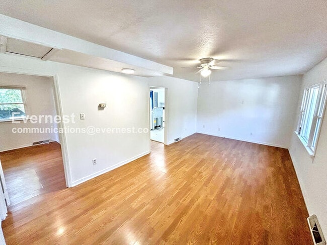 Photo - 203 Woodbine St