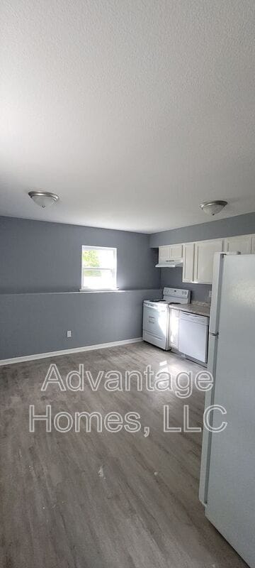 Photo - 700 N 70th St