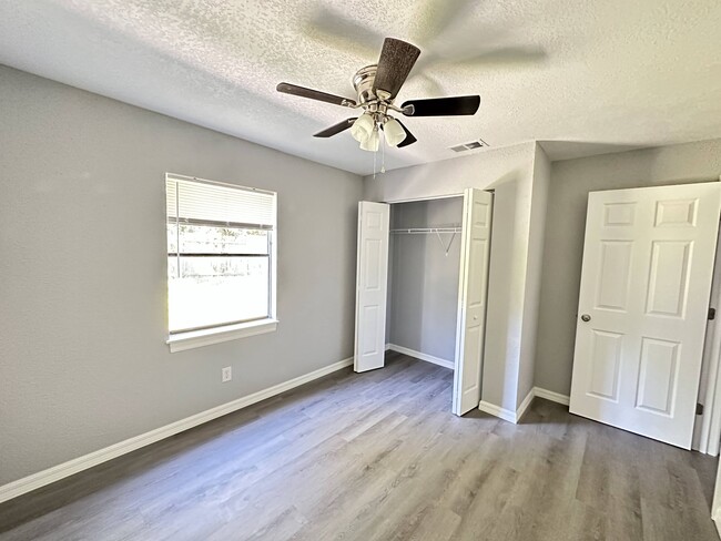 Photo - 3761 NE 40th Pl Unit 1