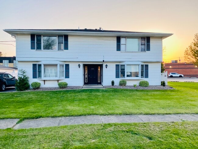 Photo - 1365 Pierce Ave