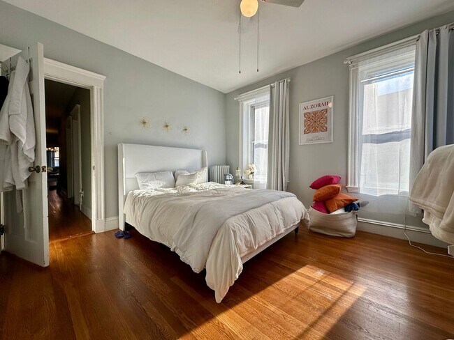 Photo - Perfect Apt: Modern, Sunny & Spacious!  Apt in The Perfect Location near BU Campus with Heat and ...