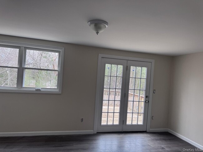 Photo - 35 Hallock Rd