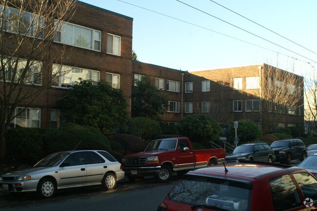 Building Photo - The Summit Rental
