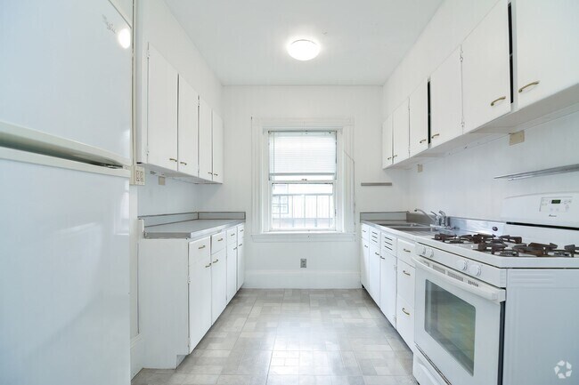 Building Photo - 923 Beacon St Rental